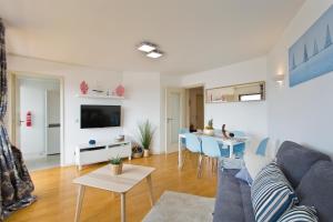 Amazing Comfy Flat with Balcony by Host Wise