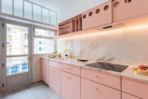 AMAZING DUPLEX - Mid Century Experience & PARKING