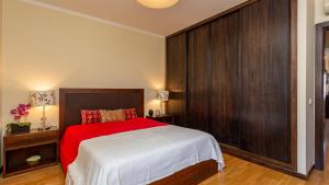Amazing Flat W/Pool & Garden by LovelyStay