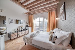 AMAZING HISTORICAL PARISIEN FLAT NEXT TO LOUVRE AREA ! -5