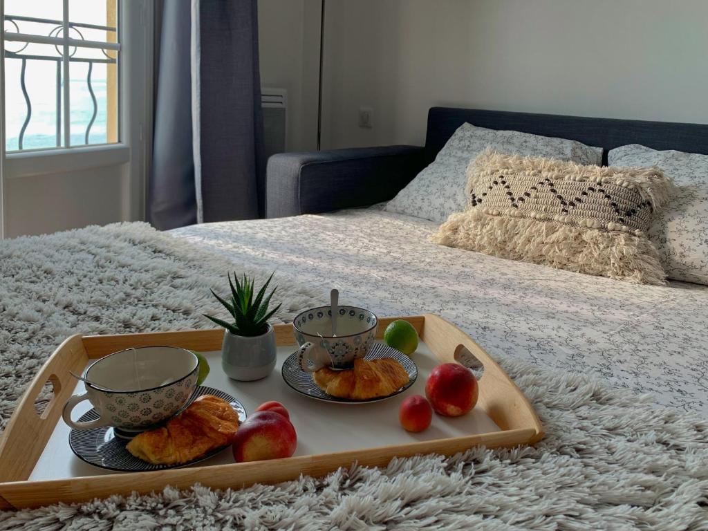 Amazing renovated flat sea front old town Antibes 7 Promenade de l'Amiral de Grasse, 06600 Antibes