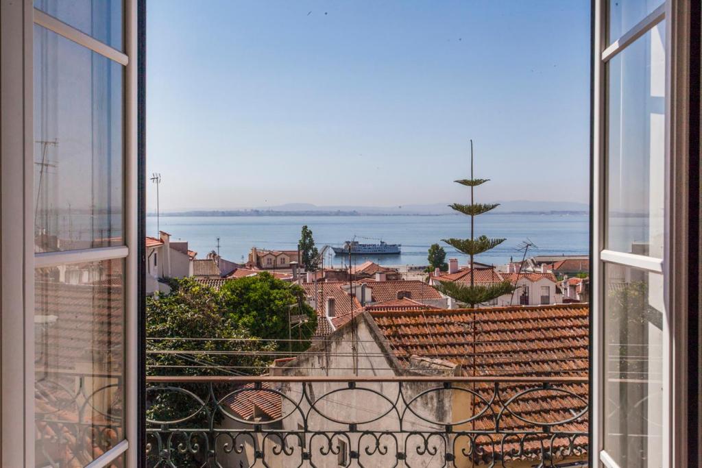 Appartement Amazing river view in historical Lisbon Beco do Loureiro 25 1100-313 Lisbonne