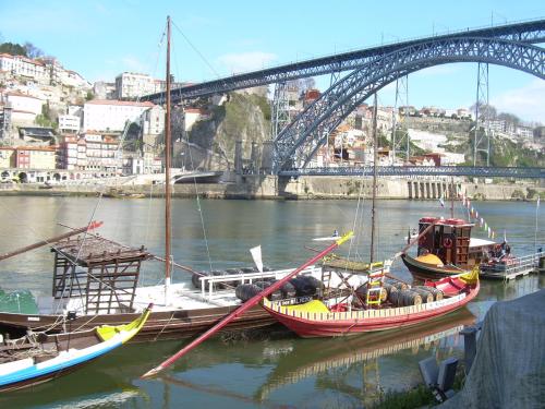 Amazing River Views - Apartment 2 ensuit bedrooms, free parking