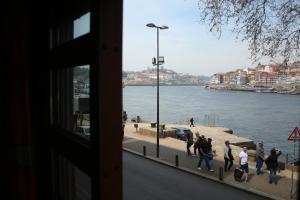 Amazing River Views - charming Studio