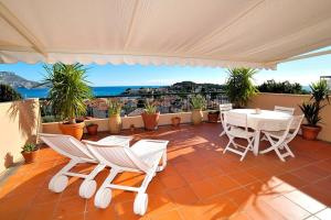 AMAZING SEA VIEW APARTMENT with Private Close Parking