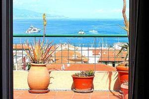 AMAZING SEA VIEW APARTMENT with Private Close Parking