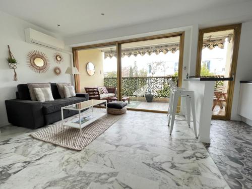 Amazing Studio Cannes Center