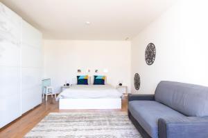 Ambassador River Shower Suites