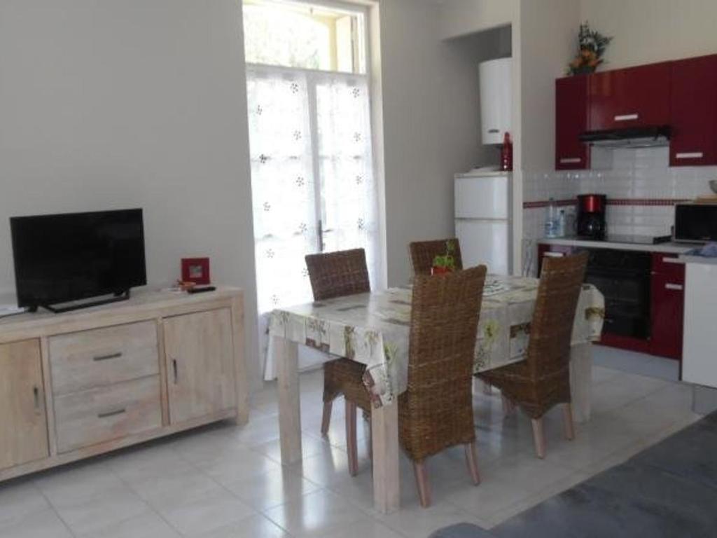 Appartement Appartement Amélie-les-Bains-Palalda, 2 pièces, 4 personnes - FR-1-703-84 2 Place de la République Résidence Jeanne d'Arc - 1er étage - Apt N°4, 66110 Amélie-les-Bains-Palalda