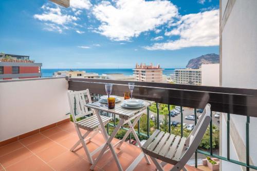 America Apartment by HR Madeira