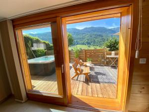 Androsace Appartement dans Chalet bois avec Jacuzzi privatif Terrasse et Vue Montagne