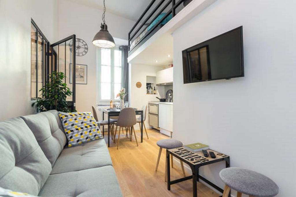 Appartement ANGLE DROIT- LOFT CHARMANT ET ATYPIQUE, CLIMATISATION, Vieux-Nice 26 Rue Droite 06300 Nice