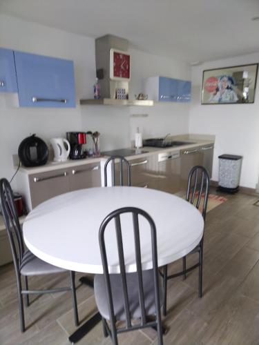 ANGLET appt maison à 2 kms des plages et de Biarritz