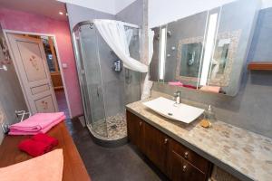 Anna-Maria : Grand appartement 10 personnes+parking privé -Actif+ Location-