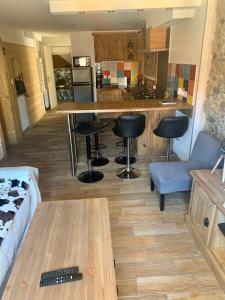 Appartement Annecy Sainte Claire proche Gare-Lac Duplex 4e étage 4ou6 pers Meublé 3 étoiles 5 Rue Sainte-Claire 74000 Annecy Rhône-Alpes