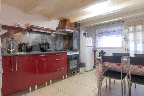 ANNECY Sainte Claire vieille ville 38m2 Terrasse proche gare et lac 4 pers 3 étoiles