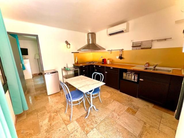 Appartement annexe bastide du paradou le paradou les claux 04360 Moustiers-Sainte-Marie