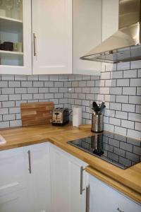 Another brick in the wall - Apartment in Paris. Sleeps 9