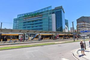 Ao lado da Estação do Metro!