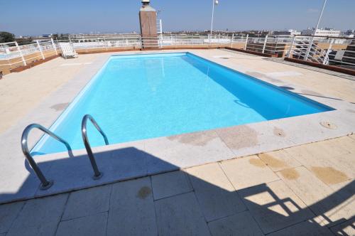 Apart Lisbon Pool Metro Garage