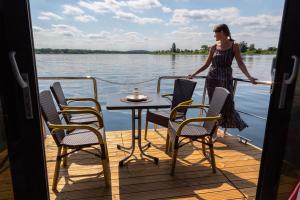 Apart M Cityport Schwimmende Ferienwohnung