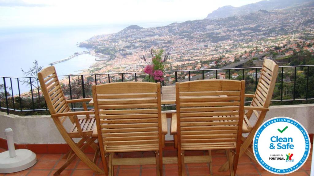 Apartamento Charmoso no Funchal, com grande Jardim e Vista Esplêndida 8 Rua da Pinheira, 9060-237 Funchal