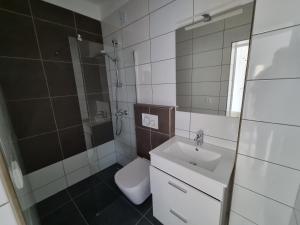 Apartamento com grandes terraços em frente a Praia