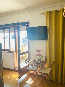 Apartamento com patio na rua principal da cidade