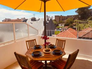 Apartamento com patio na rua principal da cidade