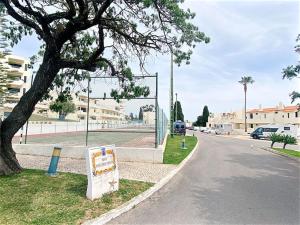 Apartamento com piscinas e ténis - 7 mins da praia