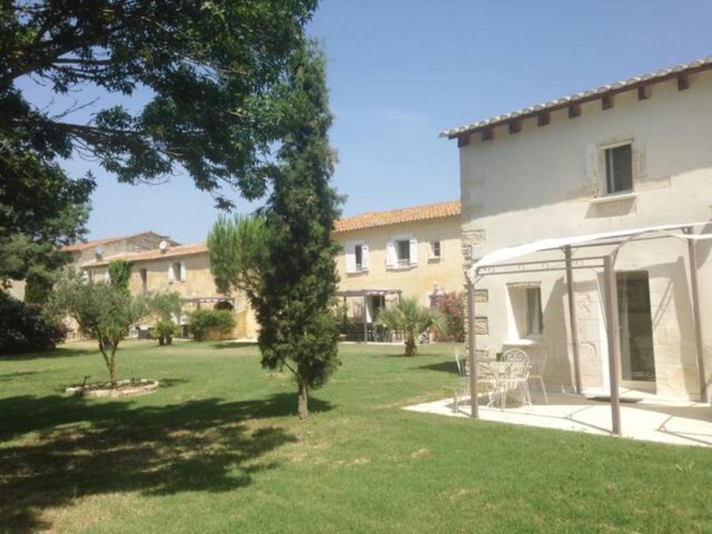 Apartamento com piscinas e ténis - 7 mins da praia