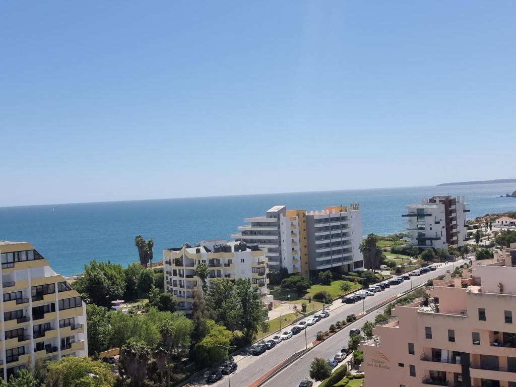 Apartamento com terraço e vistas Avenida das Comunidades Lusíadas, Clube Amarílis Apartamento 1205, 8500-801 Portimão