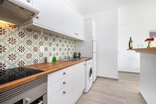 APARTAMENTO COR DO MAR - Sunny, Clean and spacious apartment with sea view, in Alvor - very close walking distance to the beach and Alvor Village