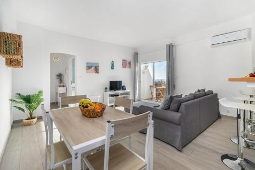 APARTAMENTO COR DO MAR - Sunny, Clean and spacious apartment with sea view, in Alvor - very close walking distance to the beach and Alvor Village