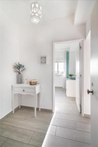 APARTAMENTO COR DO MAR - Sunny, Clean and spacious apartment with sea view, in Alvor - very close walking distance to the beach and Alvor Village