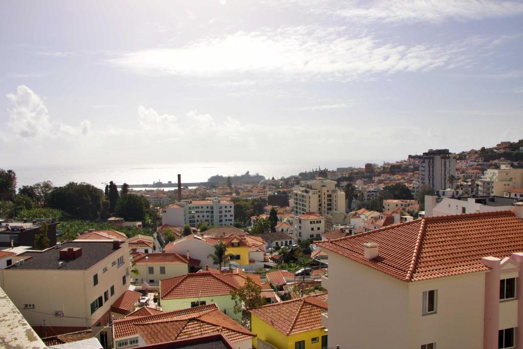 Apartamento DAVI Rua da Carne Azeda, Edifício Costa Dias, Bloco C, 3º C, Ala Sul, 9050-062 Funchal