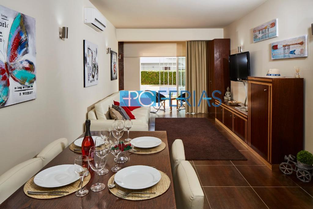 Apartamento em Albufeira a 10 min da praia * 50070/AL Rua Fernão de Magalhães Lt 20 r/c H, 8200-129 Albufeira