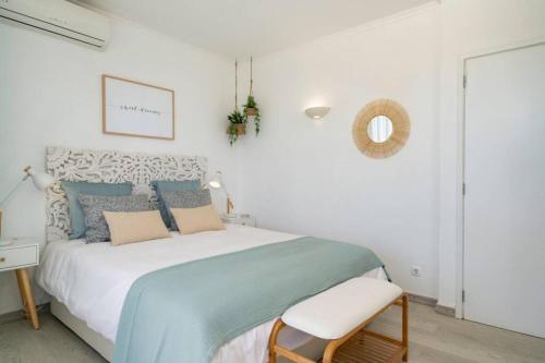 Apartamento em frente à praia com piscina e ténis
