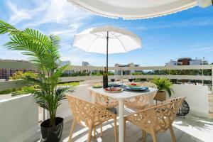 Apartamento em frente à praia com piscina e ténis
