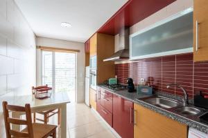 Apartamento luminoso próximo da praia e da marina