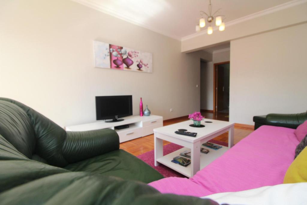 Apartamento Orquidea Caminho da Penteada; Edificios Penteada, Bloco B, 2º AA, 9020-105 Funchal