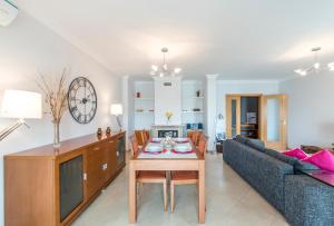 Apartamento perto praia, com Piscina