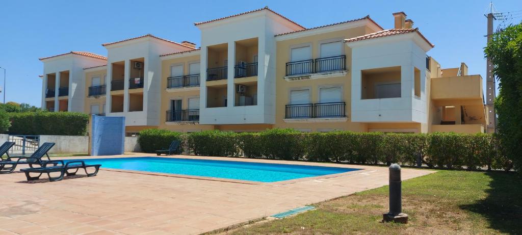 Apartamento piscina 5 minutos praia Quinta dos Reis, Edf Páteo Alcantarilha, 1V, 8365-011 Alcantarilha