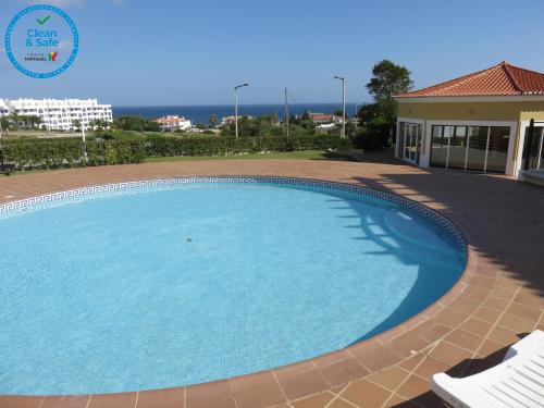Apartamento T1 com vista mar perto da Praia N.ª Sra. da Rocha