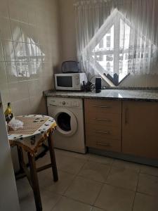 Apartamento T1 RC, em altura a 150m da praia...