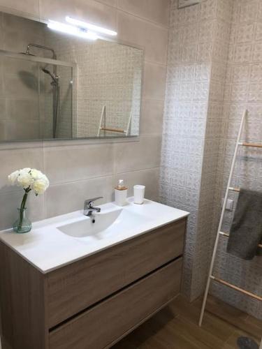 Apartamento T2 Montegordo a 500 m da praia