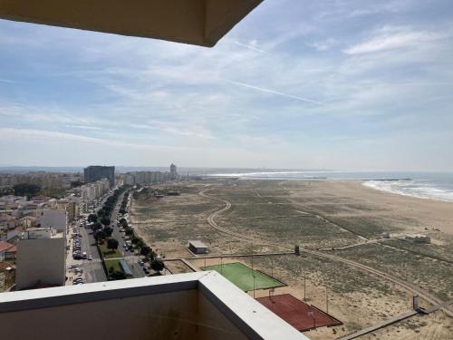 Apartamento T3 com varanda e vista para o mar