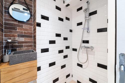 Apartement between Pigale and Gare Saint Lazare - II