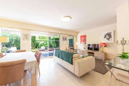 Apartment 2 bedrooms2 bathroomsdouble terrace & Garden in Palm beach area