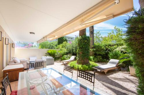 Apartment 2 bedrooms2 bathroomsdouble terrace & Garden in Palm beach area